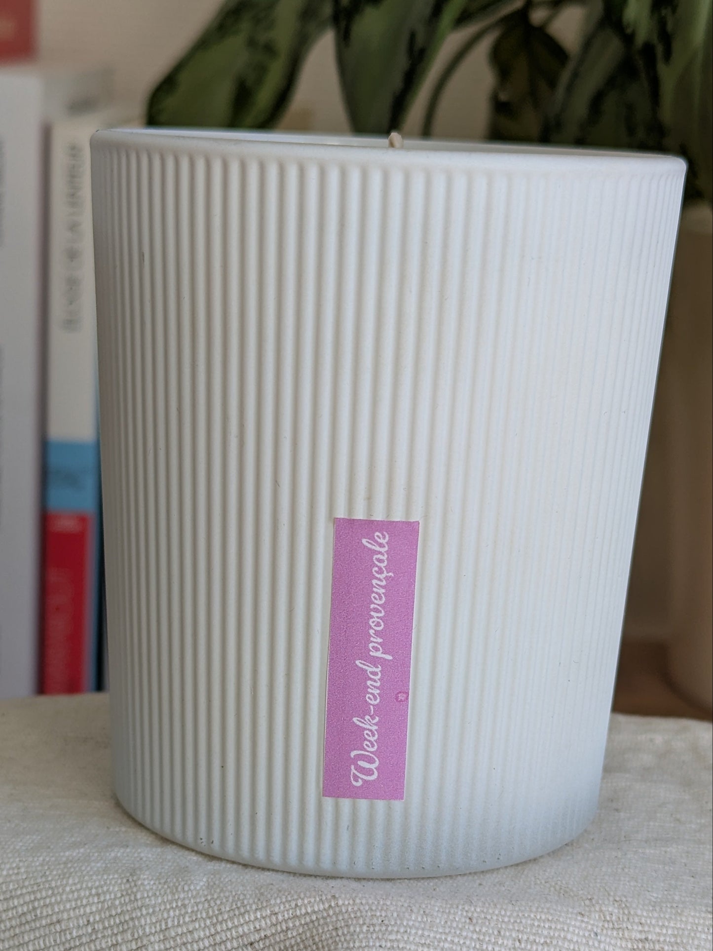 Bougie dans un contenant recyclé